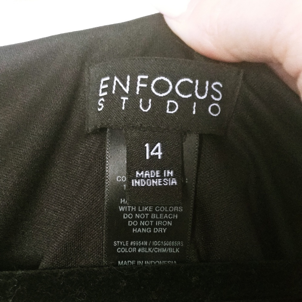 Enfocus little black dress w lace side panels - Picture 3 of 6